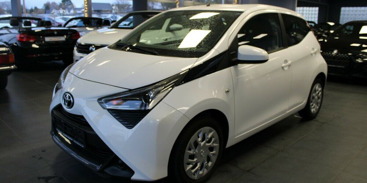 Toyota Aygo 1.0 x-play 79.413 km 9.980 &euro; Euskirchen 53881
