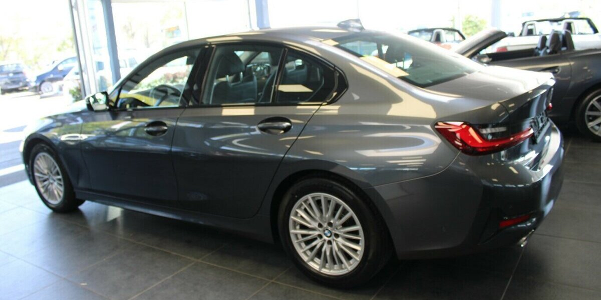 BMW 320 320d Aut. Sport Line 79.450 km 27.980 &euro; Euskirchen 53881