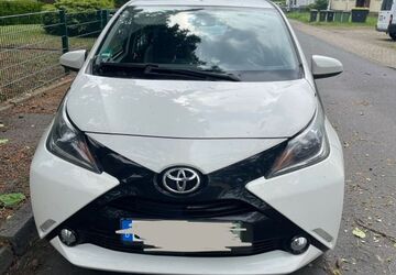 Toyota Aygo (X) 88.000 km 8.600 &euro; Niederkassel 53859