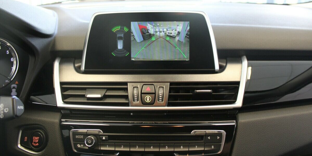 BMW 218 218i Gran Tourer Advantage - Navi - Kamera - 98.770 km 15.980 &euro; Euskirchen 53881