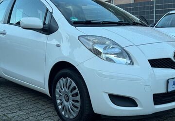 Toyota Yaris 141.111 km 4.490 &euro; Köln 50858