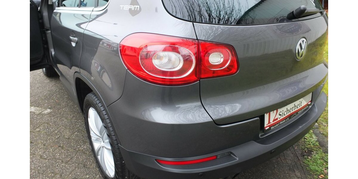 VW Tiguan TEAM orig.ATM ca 52 tkm XENON AHK PARKPILOT 112.432 km 9.408 &euro; Köln 50858