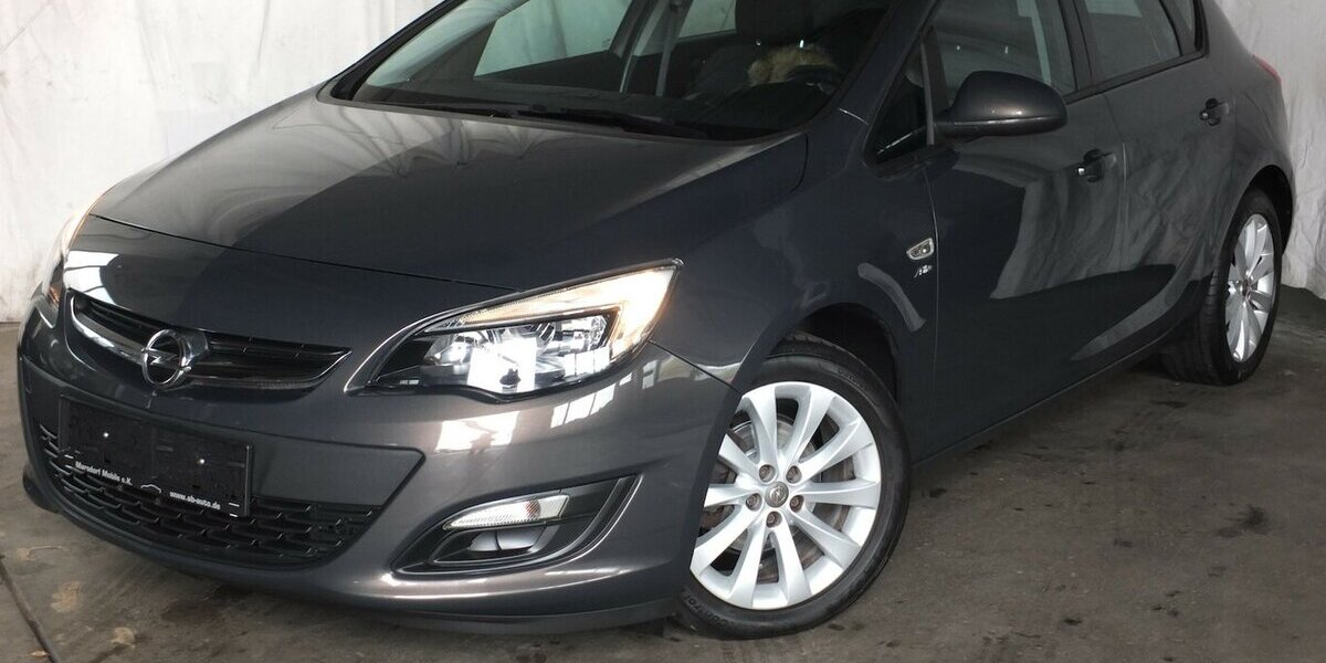 Opel Astra ACTIVE KLIMAANLAGE 17 ZOLL LMF TEMPOMAT 92.855 km 7.498 &euro; Köln 50858