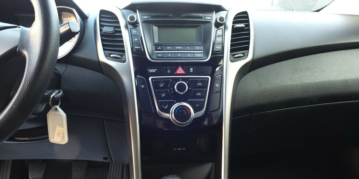 Hyundai i30 KLIMAAUTOMATIK SPORT LMF/BREITREIFEN 117.877 km 6.798 &euro; Köln 50858