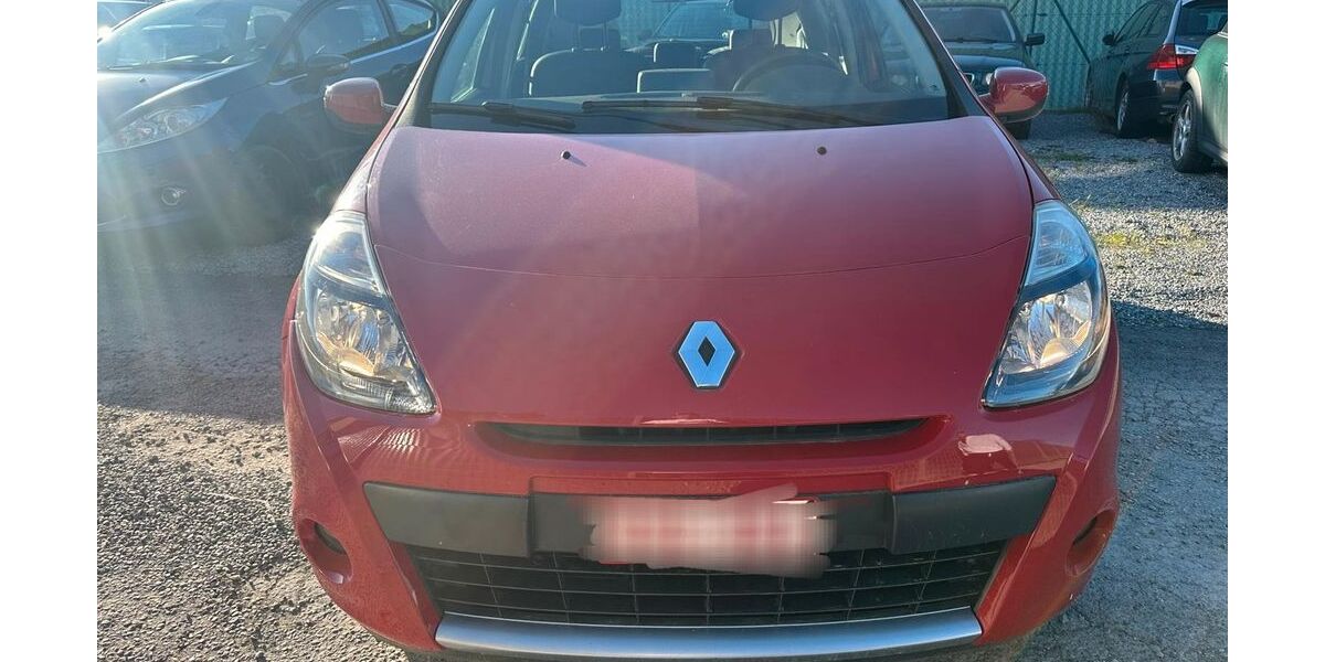 Renault Clio 110.000 km 2.450 &euro; Düren 52351