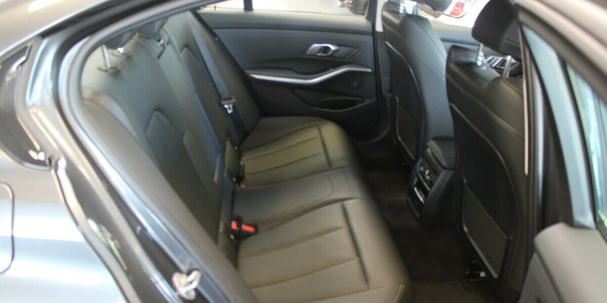 BMW 320 320d Aut. Sport Line 79.450 km 27.980 &euro; Euskirchen 53881