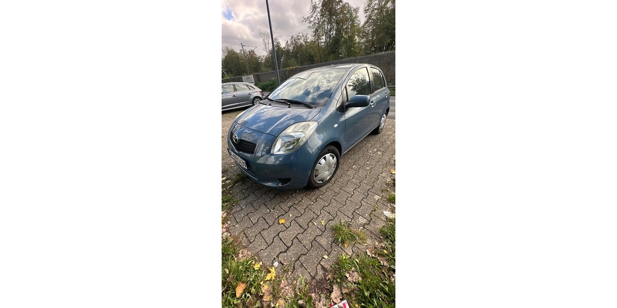 Toyota Yaris 157.400 km 2.700 &euro; Köln 50667