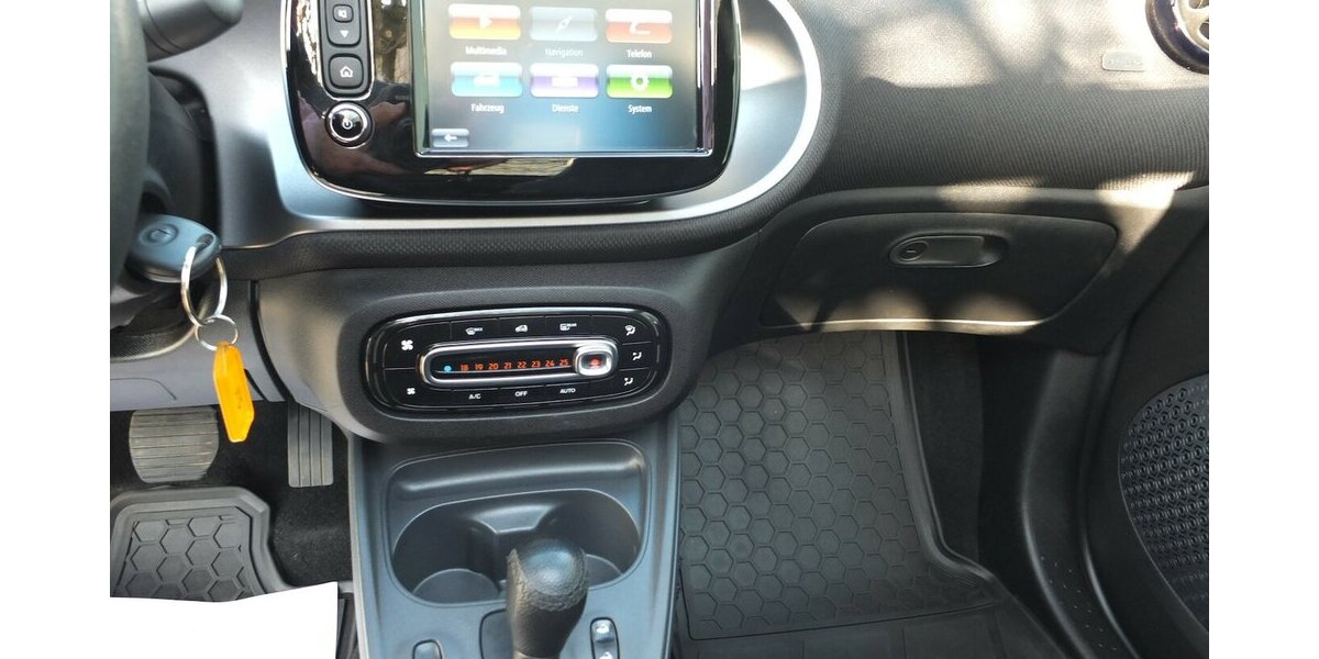 Smart ForTwo electric drive EQ PASSION KLIMAAUTOM SITZHE 35.255 km 10.450 &euro; Köln 50858