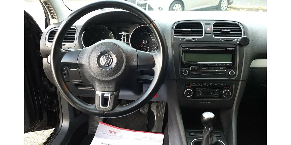 VW Golf 1.6TDi TEAM KLIMAAUTOMATIK 5-türig 159.855 km 6.904 &euro; Köln 50858