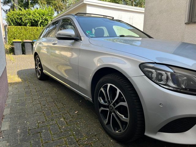Mercedes-Benz C 200 127.500 km 18.900 &euro; Köln 50859