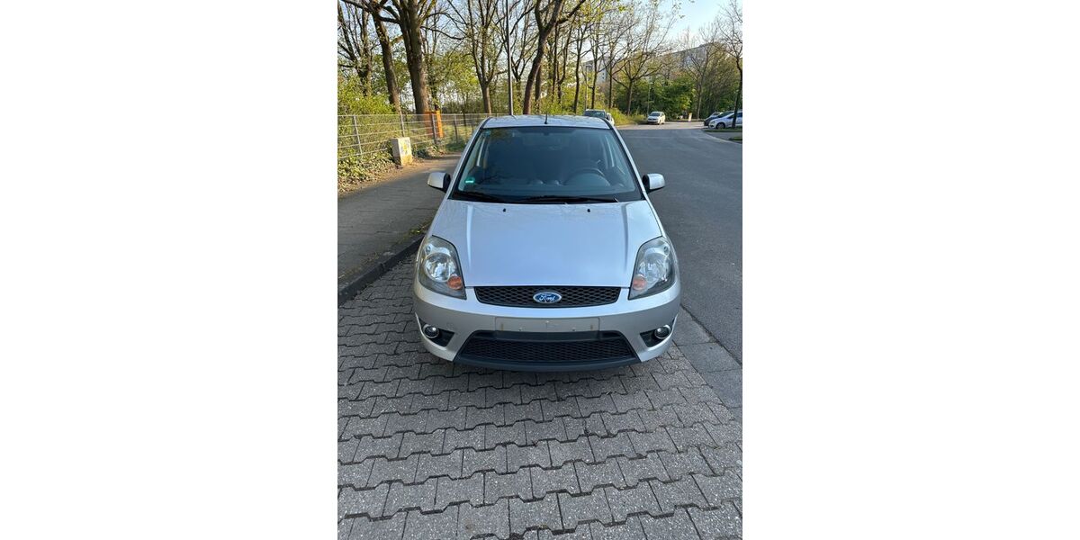 Ford Fiesta 134.000 km 2.799 &euro; Köln 51063