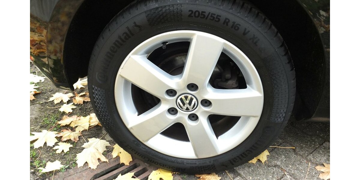 VW Golf 1.6TDi TEAM KLIMAAUTOMATIK 5-türig 159.855 km 6.904 &euro; Köln 50858