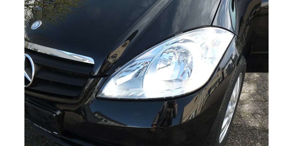 Mercedes-Benz A 160 KLIMAANLAGE SITZHEIZUNG orig 81.695 km ! 81.695 km 7.304 &euro; Köln 50858