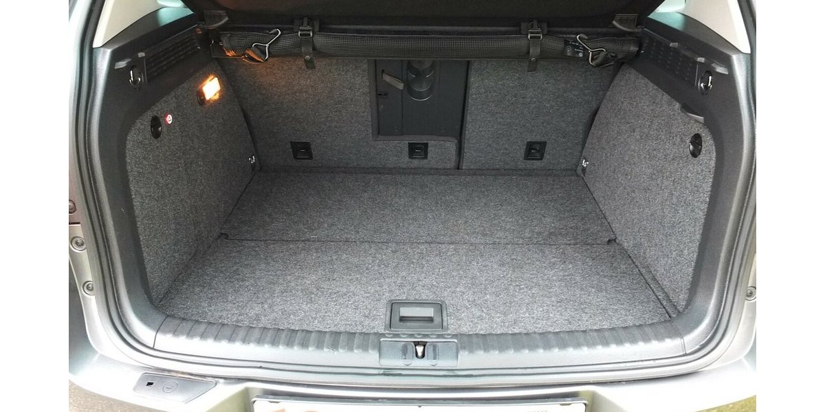 VW Tiguan TEAM orig.ATM ca 52 tkm XENON AHK PARKPILOT 112.432 km 9.408 &euro; Köln 50858