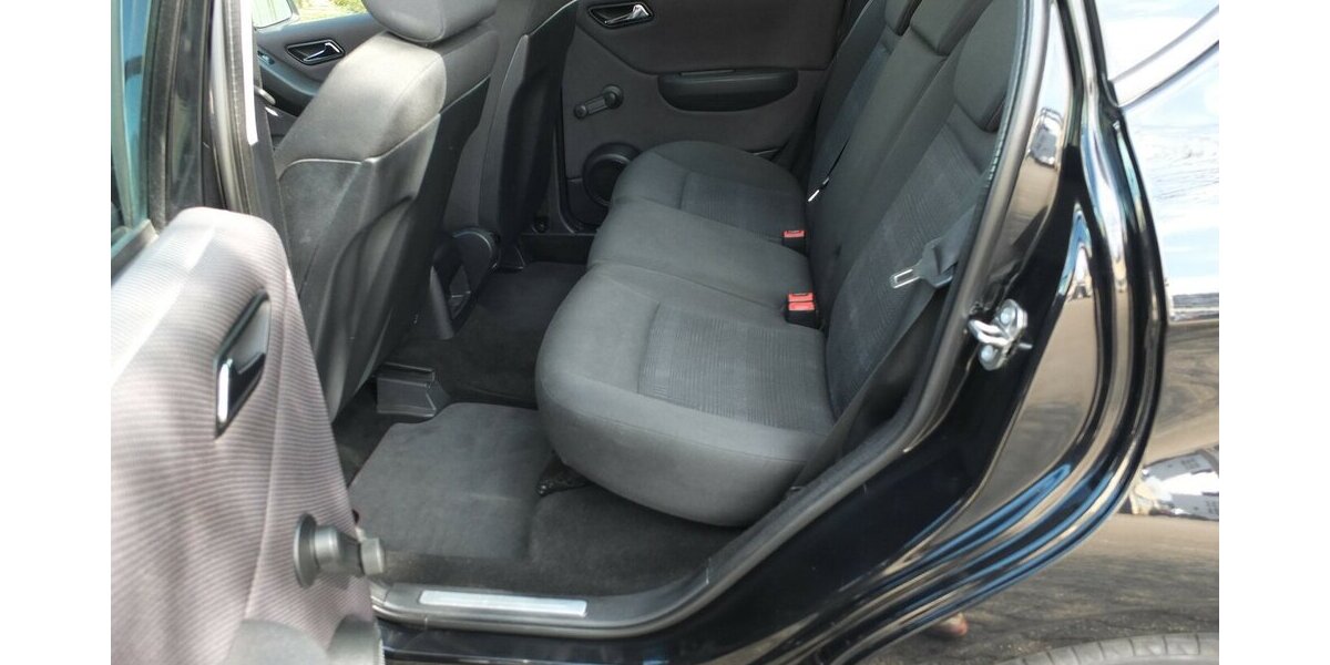 Mercedes-Benz A 160 KLIMAANLAGE SITZHEIZUNG orig 81.695 km ! 81.695 km 7.304 &euro; Köln 50858