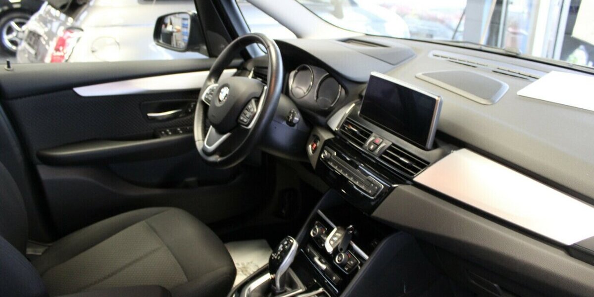 BMW 220 Gran Tourer Aut. Advantage - 1.HAND - 24.650 km 26.980 &euro; Euskirchen 53881