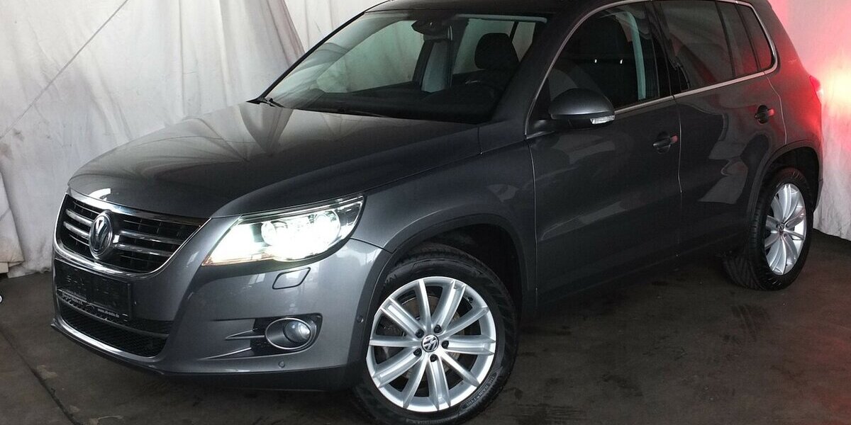 VW Tiguan TEAM orig.ATM ca 52 tkm XENON AHK PARKPILOT 112.432 km 9.408 &euro; Köln 50858