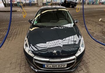 Peugeot 208 145.000 km 6.300 &euro; Köln 50829