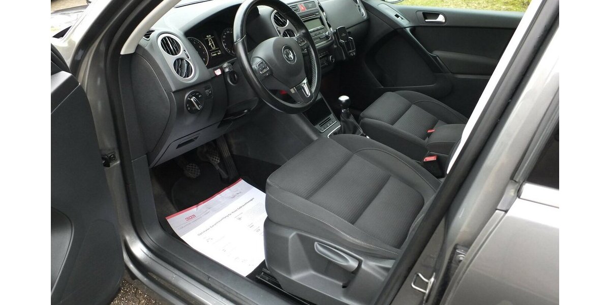 VW Tiguan TEAM orig.ATM ca 52 tkm XENON AHK PARKPILOT 112.432 km 9.408 &euro; Köln 50858