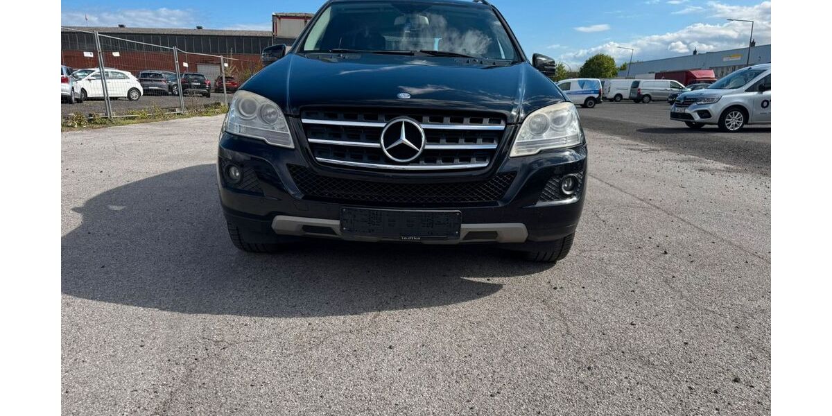 Mercedes-Benz ML 300 327.255 km 5.850 &euro; Köln 51109