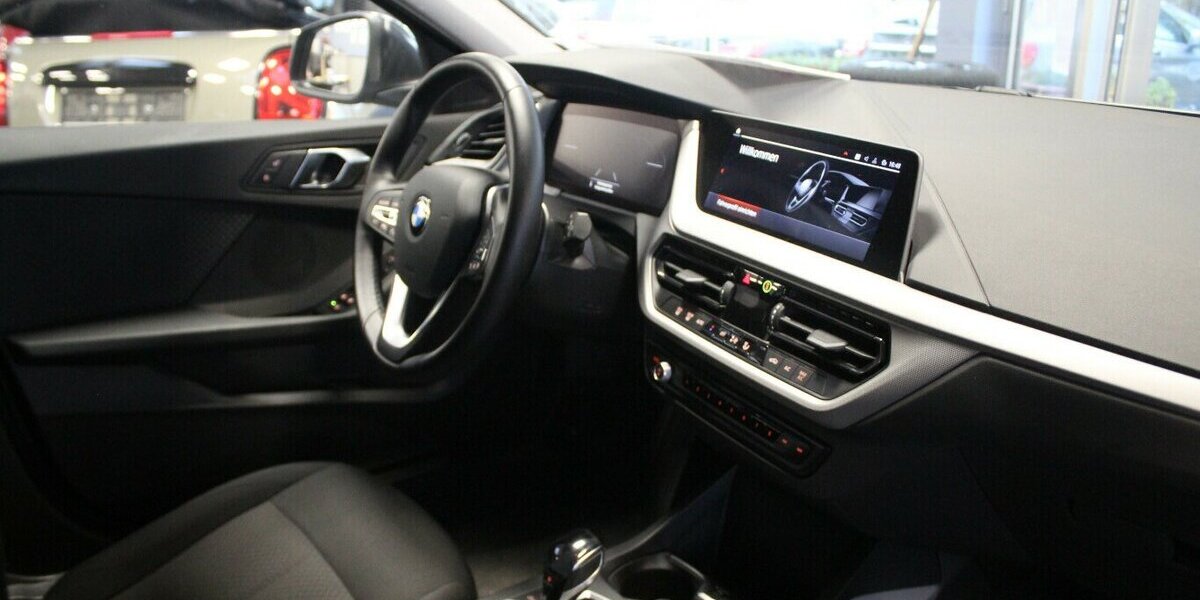 BMW 120 120i Aut. Advantage 16.563 km 24.980 &euro; Euskirchen 53881
