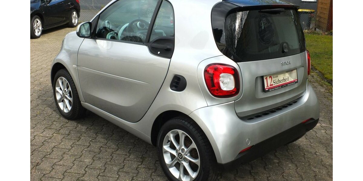 Smart ForTwo PASSION NAVI PANORAMA KLIMAAUTOMATIK SHZ 96.799 km 8.904 &euro; Köln 50858