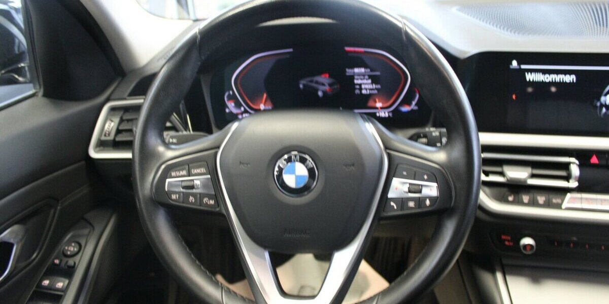 BMW 320 320i Touring Aut. - Leder - LED - Navi - Head 88.320 km 25.980 &euro; Euskirchen 53881