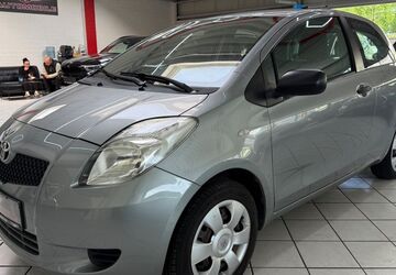 Toyota Yaris 188.000 km 2.600 &euro; Leverkusen 51371