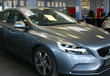 Volvo V40 T2 Momentum 82.640 km 12.980 &euro; Euskirchen 53881
