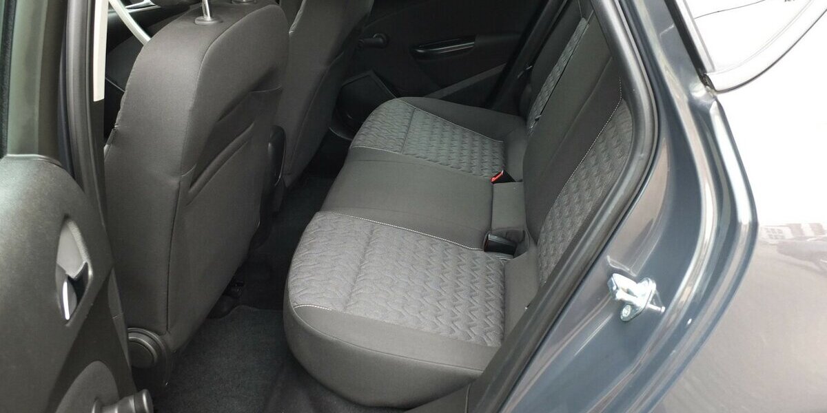 Opel Astra ACTIVE KLIMAANLAGE 17 ZOLL LMF TEMPOMAT 92.855 km 7.498 &euro; Köln 50858