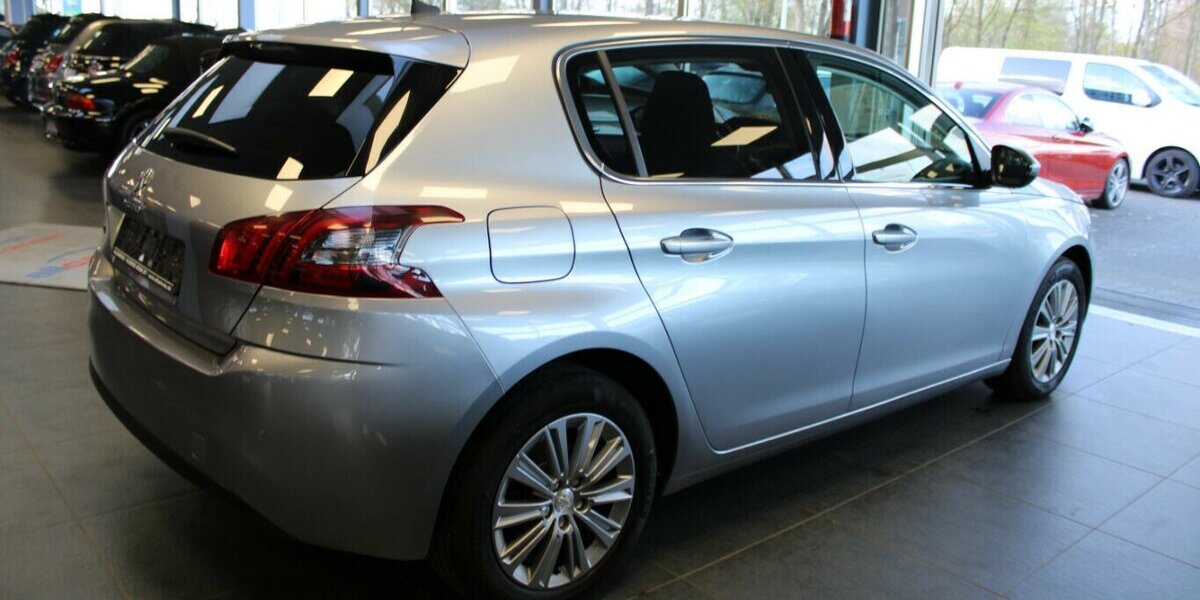Peugeot 308 1.5 BlueHDi Allure Pack 61.193 km 13.980 &euro; Euskirchen 53881