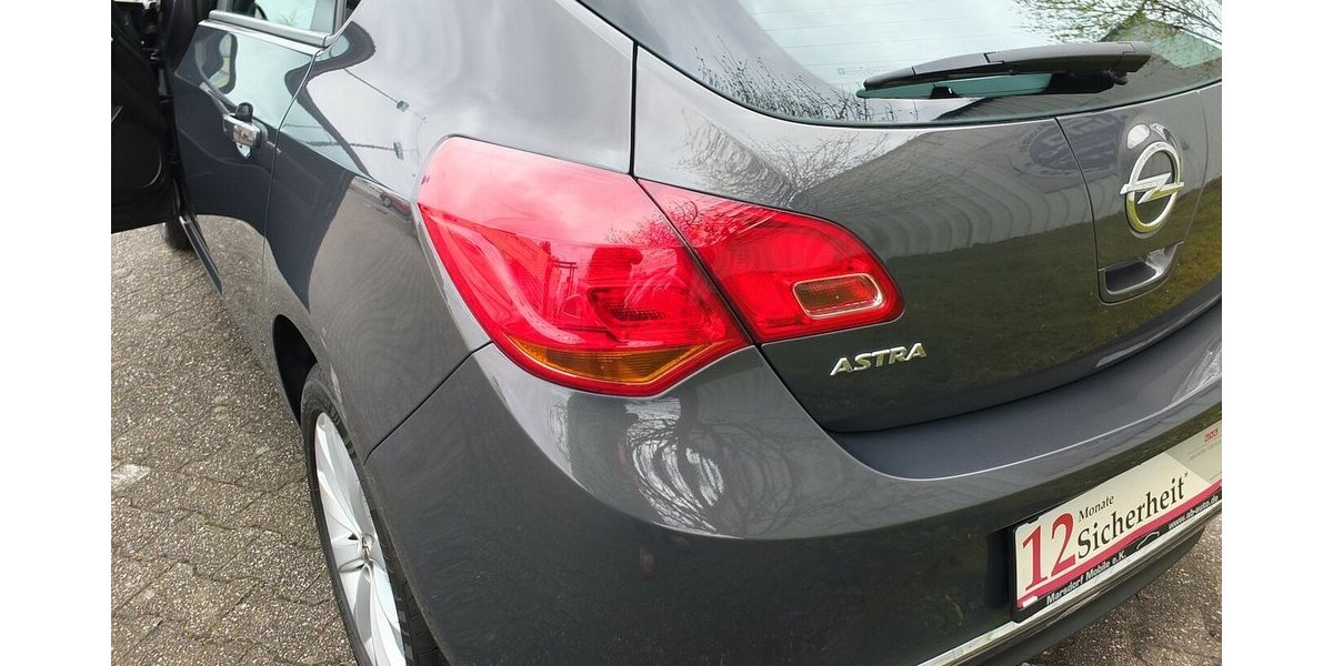 Opel Astra ACTIVE KLIMAANLAGE 17 ZOLL LMF TEMPOMAT 92.855 km 7.498 &euro; Köln 50858