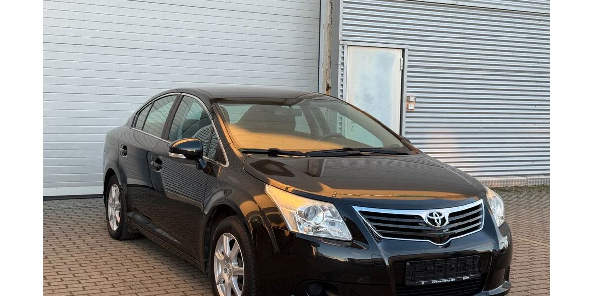 Toyota Avensis 93.108 km 7.499 &euro; Düren 52351