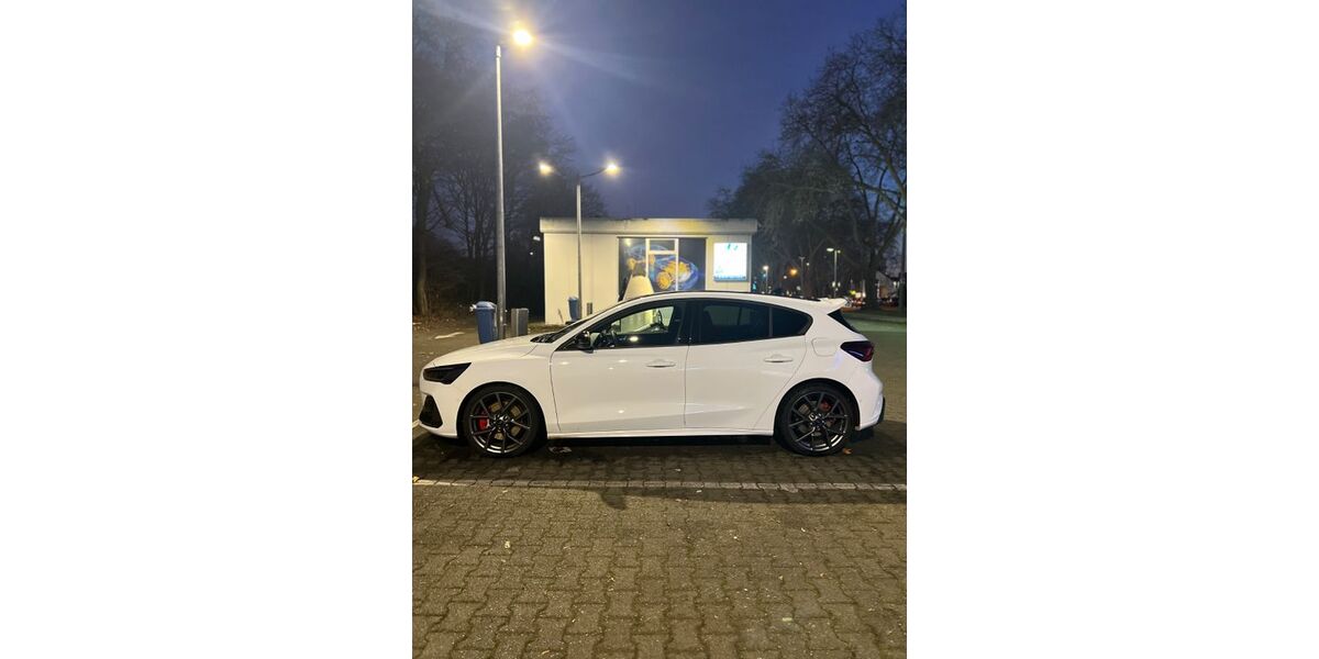 Ford Focus 13.445 km 33.400 &euro; Köln 51063