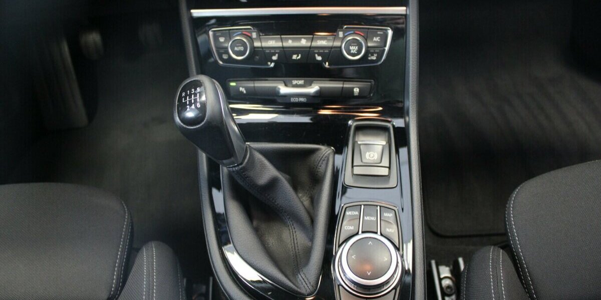 BMW 218 218i Gran Tourer Advantage - Navi - Kamera - 98.770 km 15.980 &euro; Euskirchen 53881