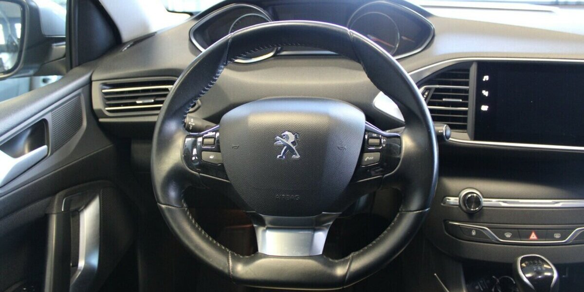 Peugeot 308 1.5 BlueHDi Allure Pack 61.193 km 13.980 &euro; Euskirchen 53881