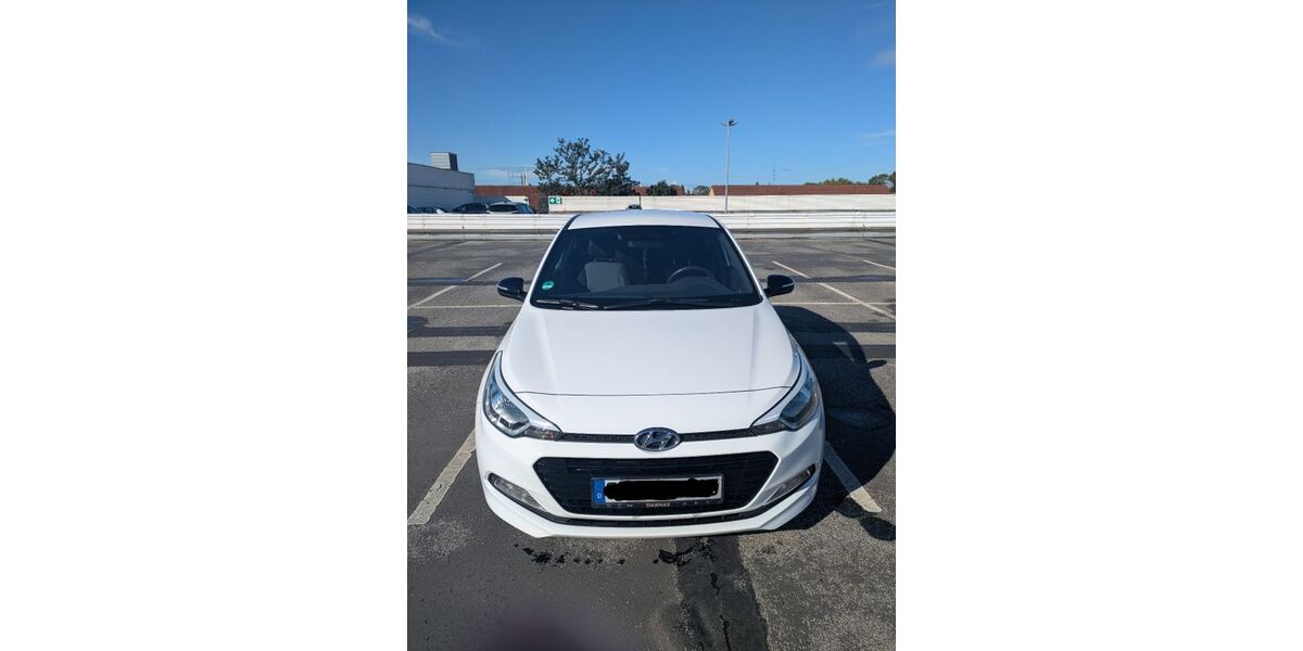 Hyundai i20 93.015 km 9.100 &euro; Leverkusen 51371