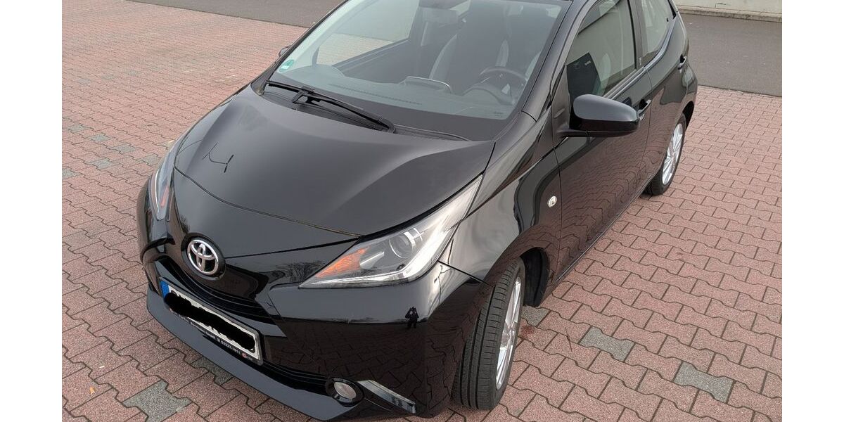 Toyota Aygo (X) 95.676 km 7.400 &euro; Bornheim 53332