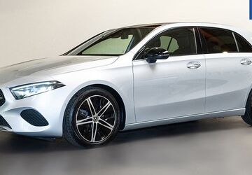 Mercedes-Benz A 180 11.476 km 32.900 &euro; Düren 52349