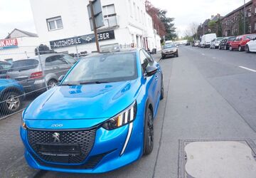 Peugeot 208 104.000 km 11.999 &euro; Köln 51143