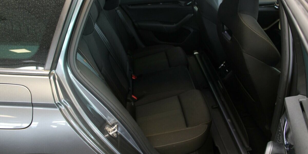 Skoda Octavia 2.0 TDI DSG 4x4 Sportline 144.744 km 17.980 &euro; Euskirchen 53881