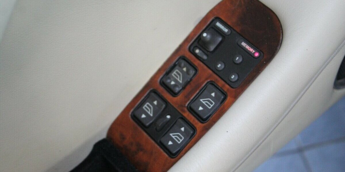 Jaguar XJ 4.0 Lang Automatik - Leder - Schiebedach - 119.865 km 19.980 &euro; Euskirchen 53881