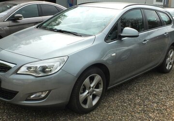 Opel Astra WM26:SPORTS TOURER EDITION PARKPILOT KLIMAAN 133.025 km 5.908 &euro; Köln 50858