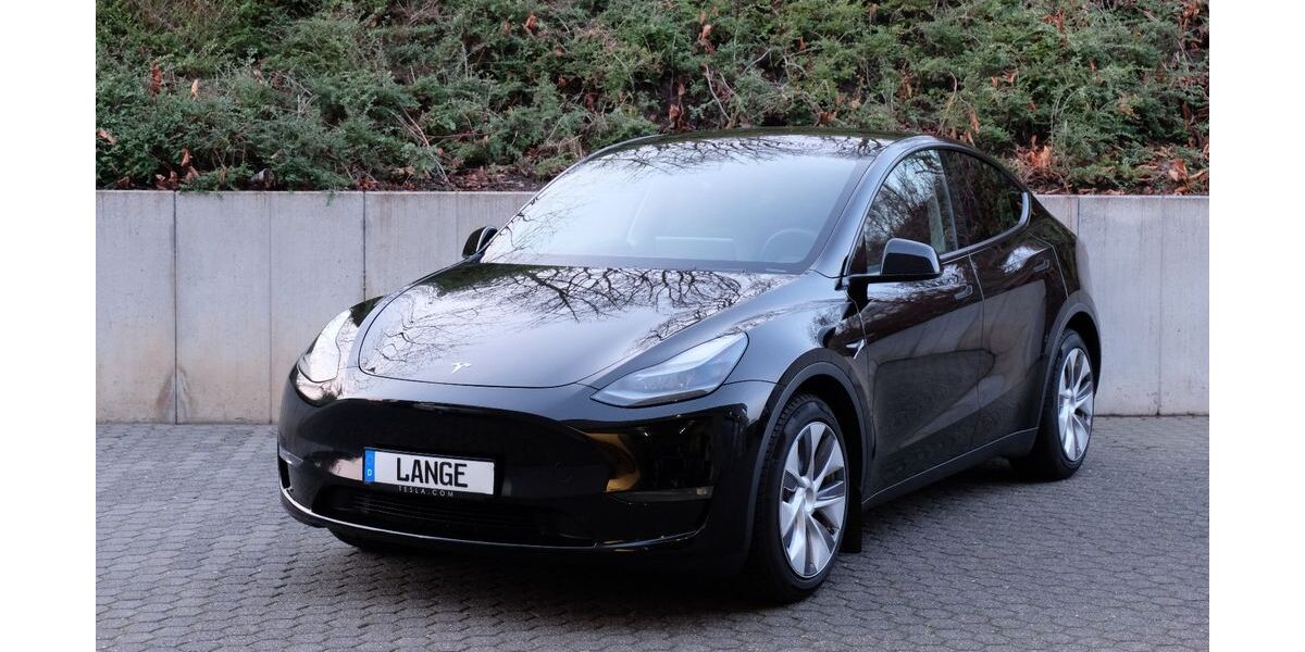 Tesla Model Y 24.000 km 40.980 &euro; Köln 50996