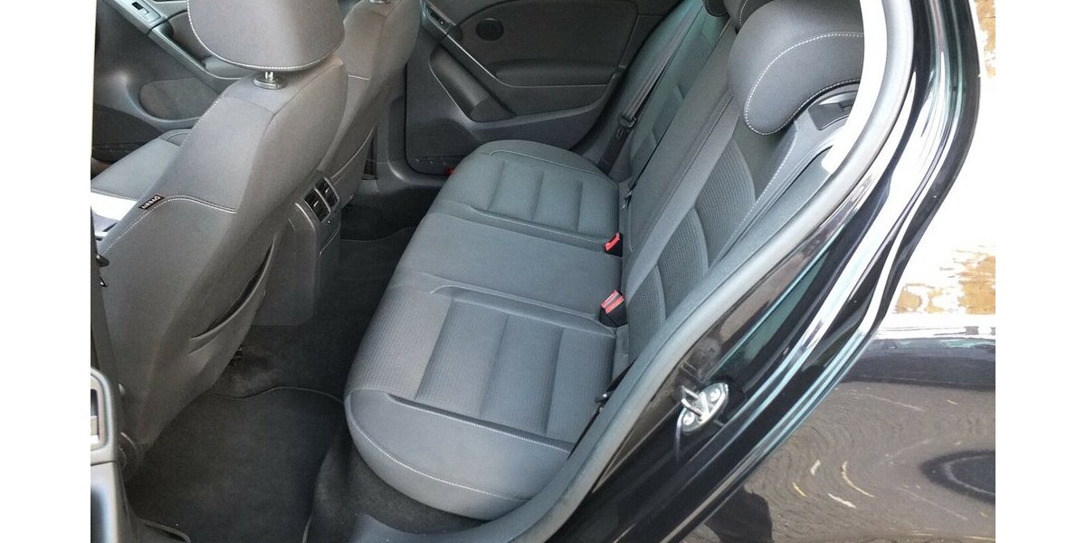 VW Golf 1.6TDi TEAM KLIMAAUTOMATIK 5-türig 159.855 km 6.904 &euro; Köln 50858