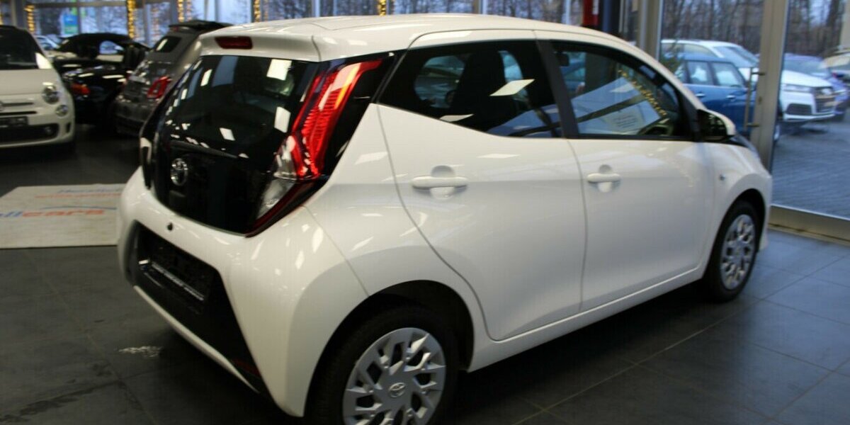 Toyota Aygo 1.0 x-play 79.413 km 9.980 &euro; Euskirchen 53881