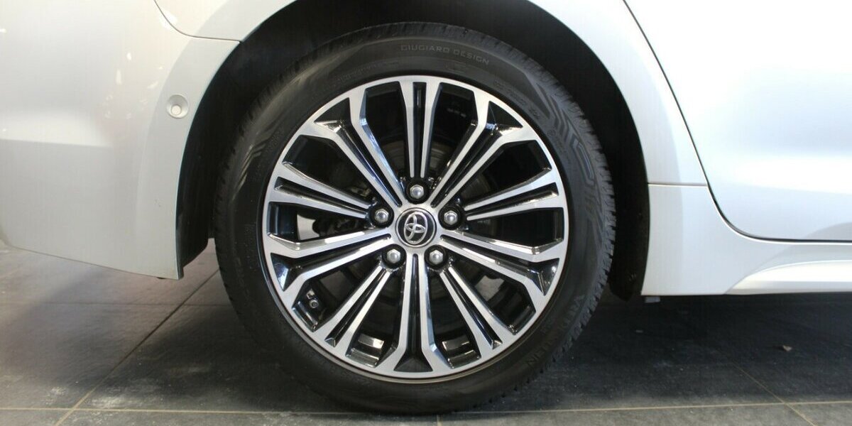 Toyota Corolla 2.0 Touring Sports Hybrid Team Deutschland 77.720 km 22.980 &euro; Euskirchen 53881