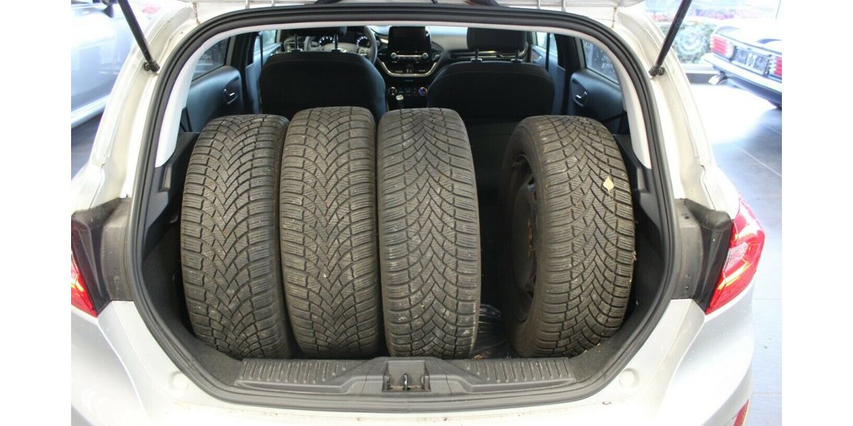 Ford Fiesta 1.0 EcoBoost S&S TiTANIUM 63.854 km 10.780 &euro; Euskirchen 53881