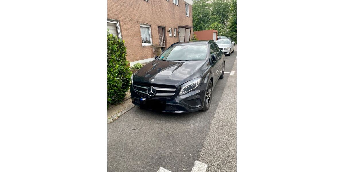 Mercedes-Benz GLA 200 215.000 km 12.990 &euro; Bergheim 50126
