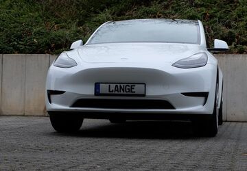 Tesla Model Y 35.039 km 34.680 &euro; Köln 50996